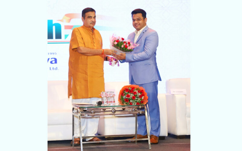 Entrepreneur Sachin Bamgude receives ‘Pride Of Maharashtra’ Award by the hands of Nitin Gadkari