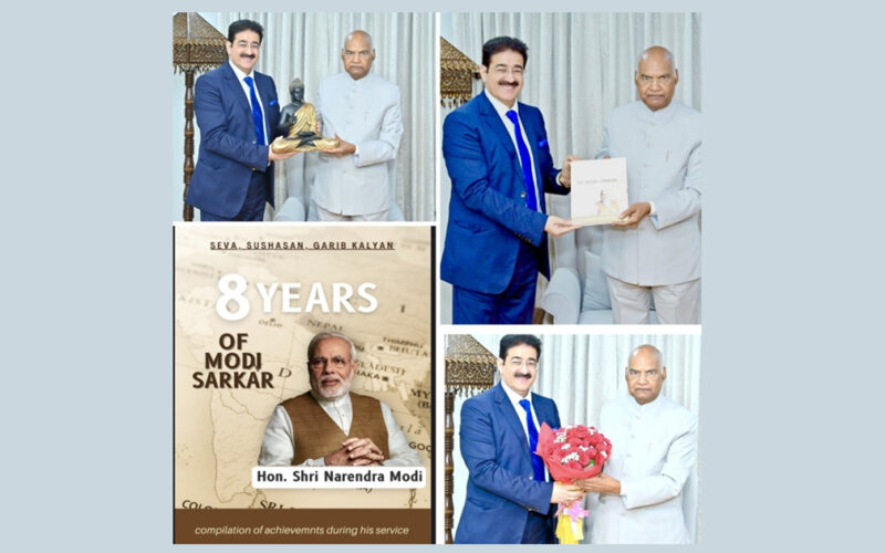 Sandeep Marwah Presented First Copy of Book- 8 Years of Modi Sarkar to Ram Nath Kovind