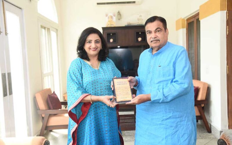 Ridhi Bahl launches her first book ‘Astrology Simplified’, inaugurated by Union Transport Minister Nitin Gadkari